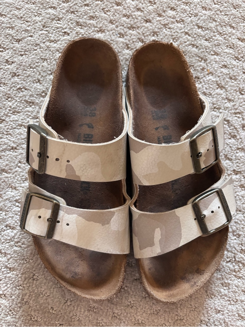 Women’s Birkenstock Arizona’s in Cream Camo